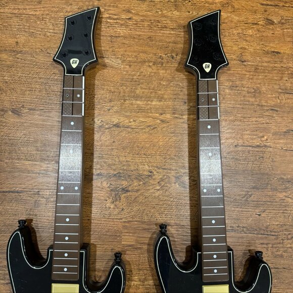 Guitar Hero Wireless Controllers Lot of 2 No Straps and Dongles Untested 0000654 - Picture 3 of 9